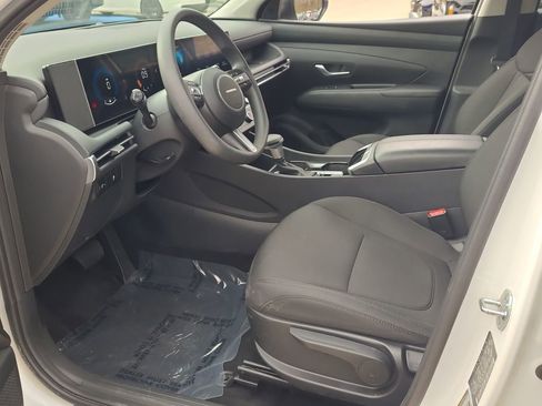 Used 2025 Hyundai Tucson SE image 11