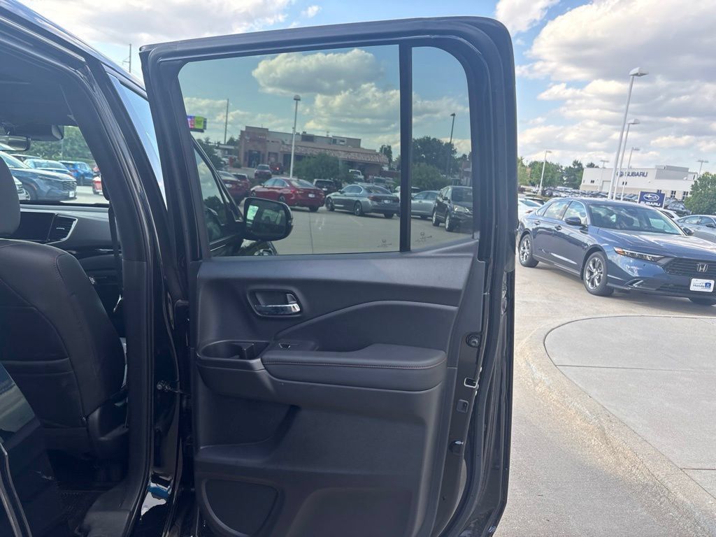 Certified 2026 Honda Ridgeline Black Edition image 32