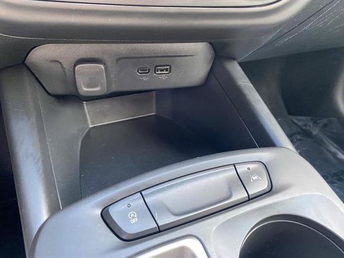 Used 2024 Chevrolet Trax RS w/ Sunroof Package FWD image 40
