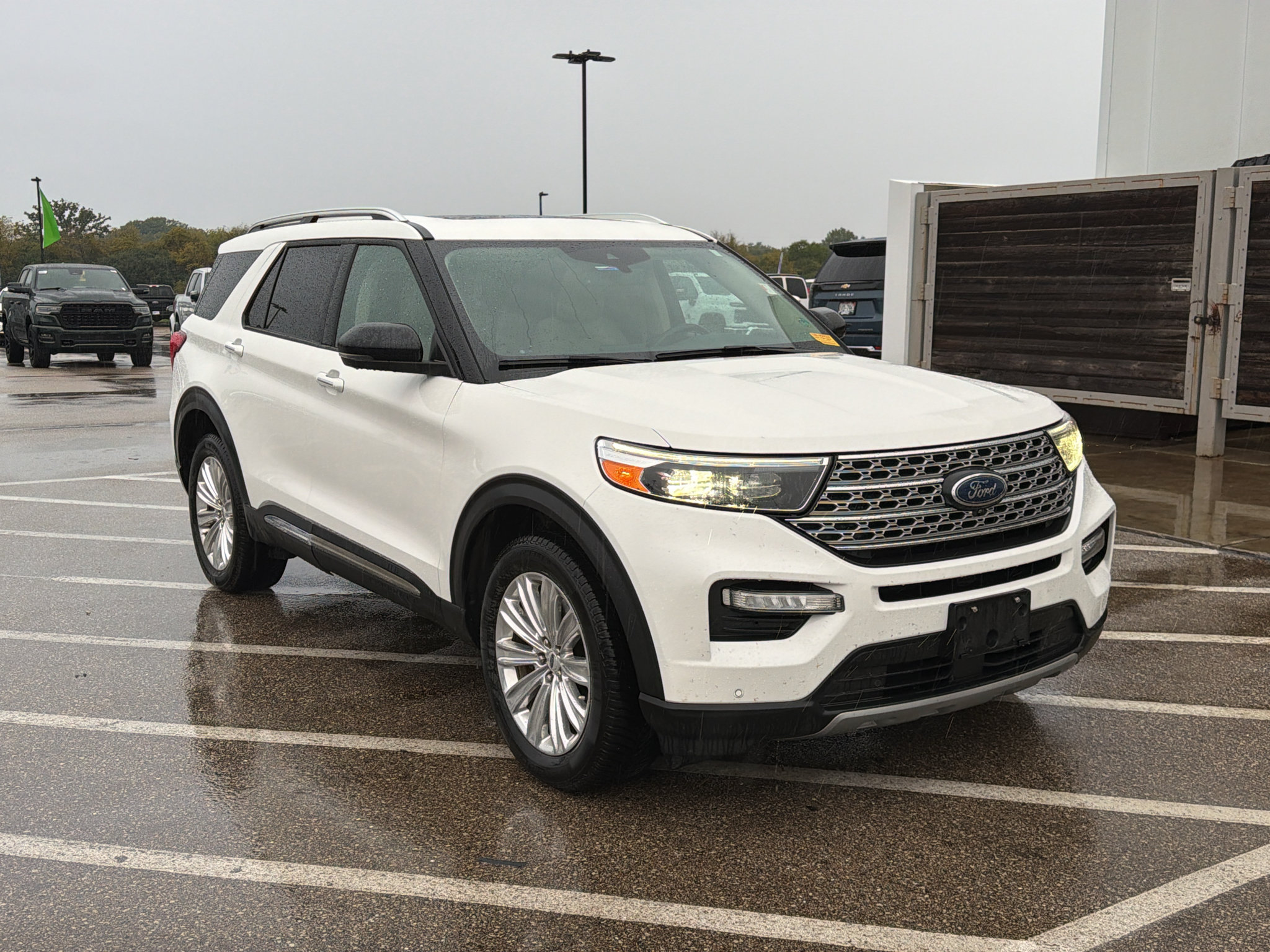 Used 2021 Ford Explorer Limited w/ Hybrid Equipment Group 310A AWD/4WD image 8