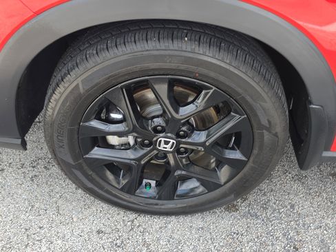 Used 2025 Honda HR-V Sport image 9