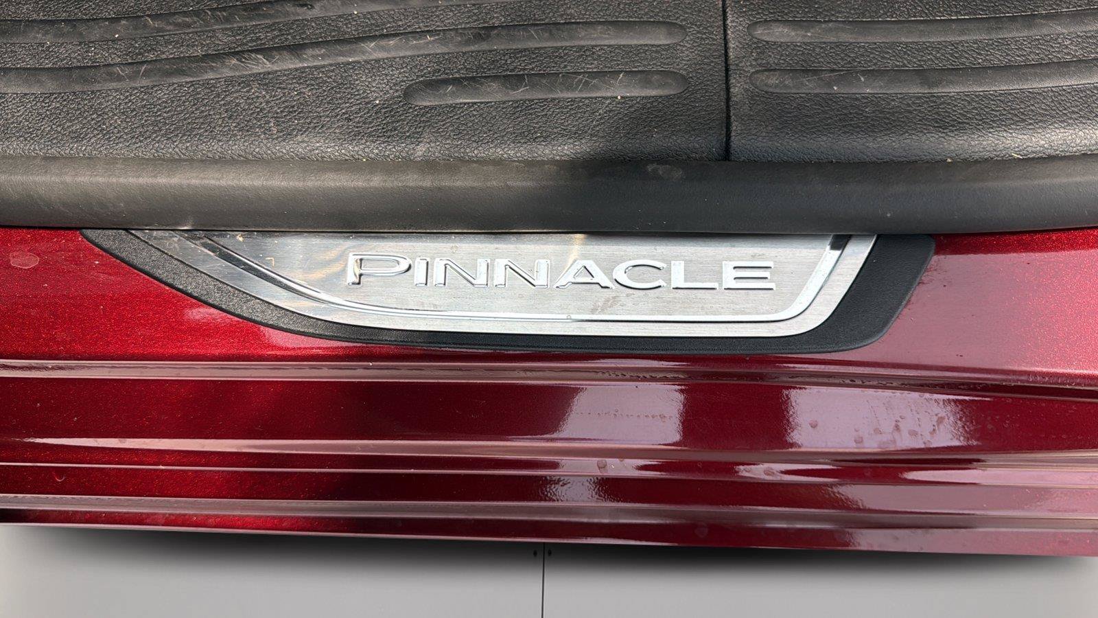 Used 2023 Chrysler Pacifica Pinnacle FWD image 39