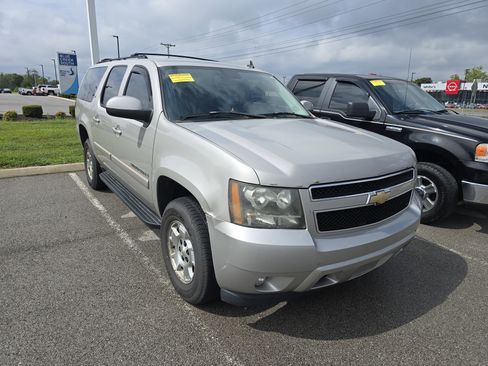 Used 2007 Chevrolet Suburban LT image 1