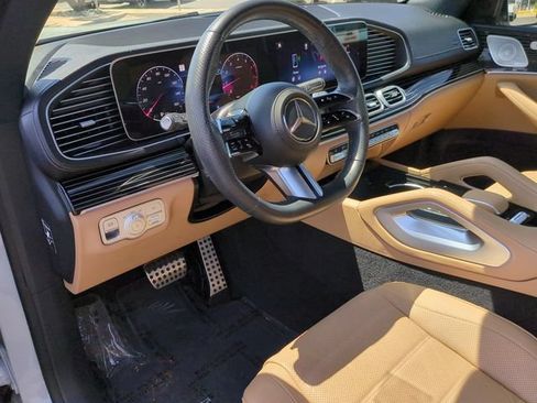 Used 2024 Mercedes-Benz GLS 450 4MATIC image 11