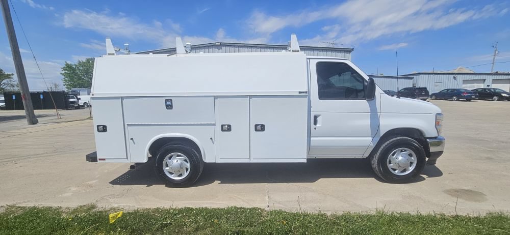 Used 2024 Ford E-350 and Econoline 350 Super Duty w/ Power Windows & Locks Group RWD image 4
