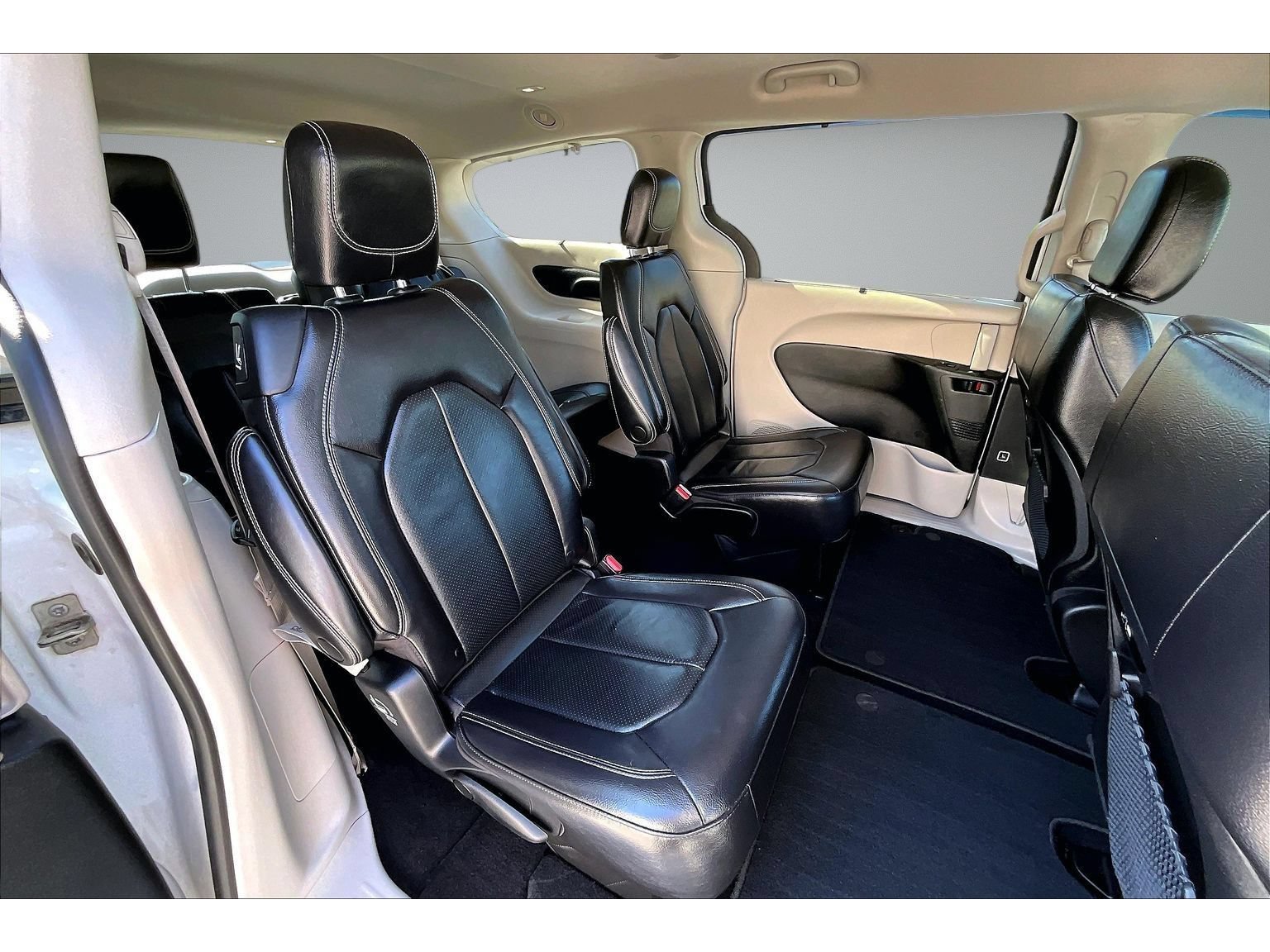 Certified 2022 Chrysler Pacifica Touring-L FWD image 41