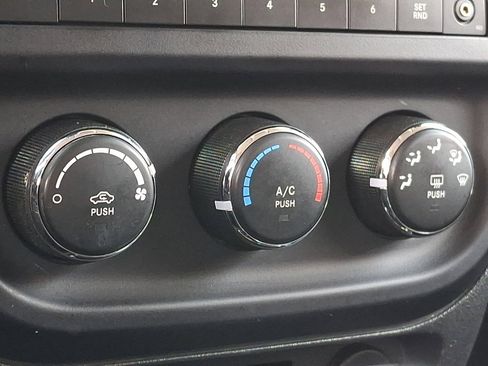 Used 2014 Jeep Patriot Latitude image 18