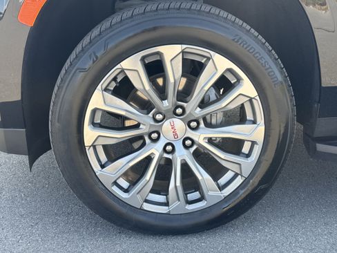 Used 2024 GMC Yukon XL Denali AWD/4WD image 11