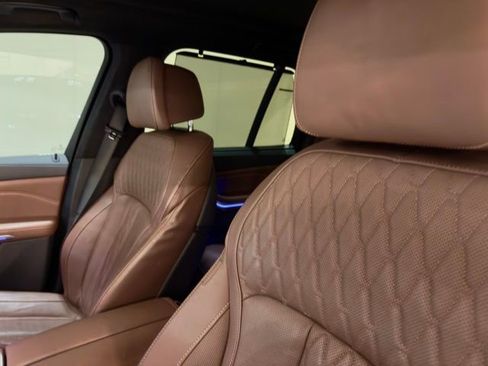 Used 2022 BMW X5 M50i w/ Executive Package image 5