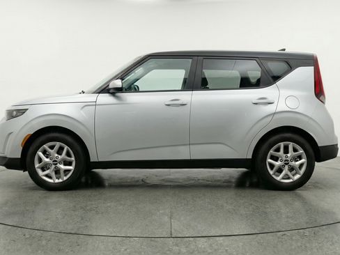 Used 2025 Kia Soul LX w/ LX Technology Package image 5