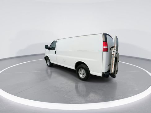 Used 2022 Chevrolet Express 3500 w/ Driver Convenience Package RWD image 6