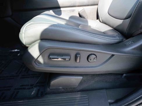 Used 2024 Honda Pilot Touring image 12