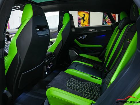 Used 2022 Lamborghini Urus AWD/4WD image 10
