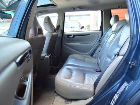 Used 2005 Volvo XC70 AWD/4WD image 12