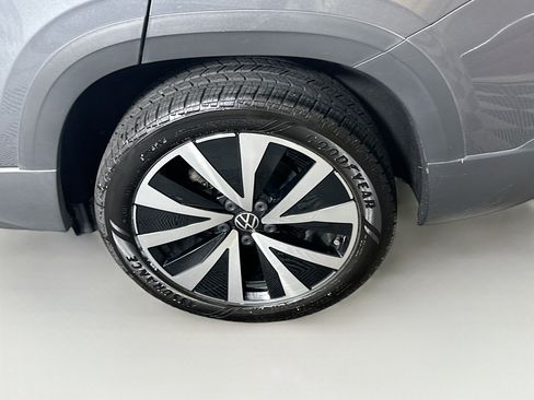 Used 2022 Volkswagen Taos SE FWD image 11