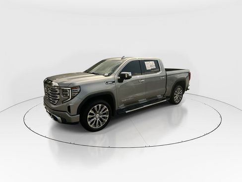 Used 2024 GMC Sierra 1500 Denali w/ Technology Package AWD/4WD image 4