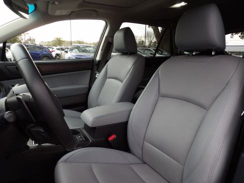 Used 2018 Subaru Outback 2.5i Limited image 12