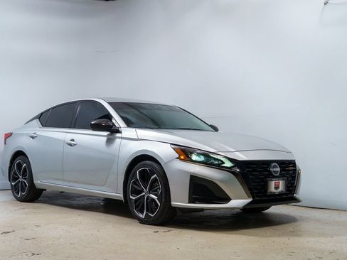 Used 2024 Nissan Altima 2.5 SR w/ SR Premium Package AWD/4WD image 9