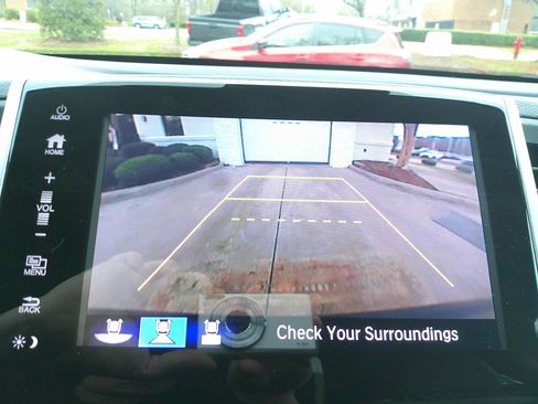 Used 2018 Honda Pilot Touring image 25