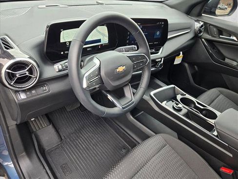 New 2026 Chevrolet Equinox LT w/ LPO, Floor Liner Package image 3