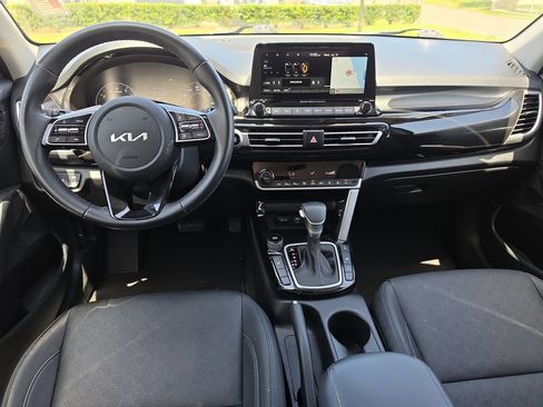 Used 2022 Kia Seltos EX AWD/4WD image 7