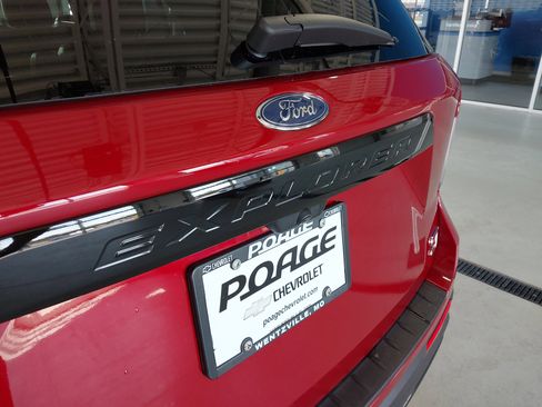 Used 2023 Ford Explorer ST image 32