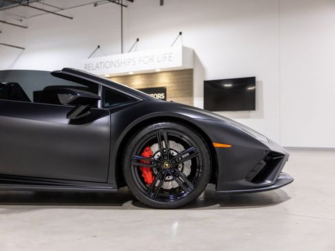 Used 2020 Lamborghini Huracan EVO image 23