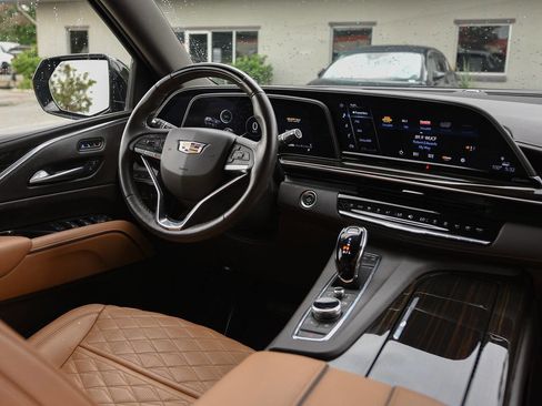 Used 2023 Cadillac Escalade Sport w/ Touring Package RWD image 18