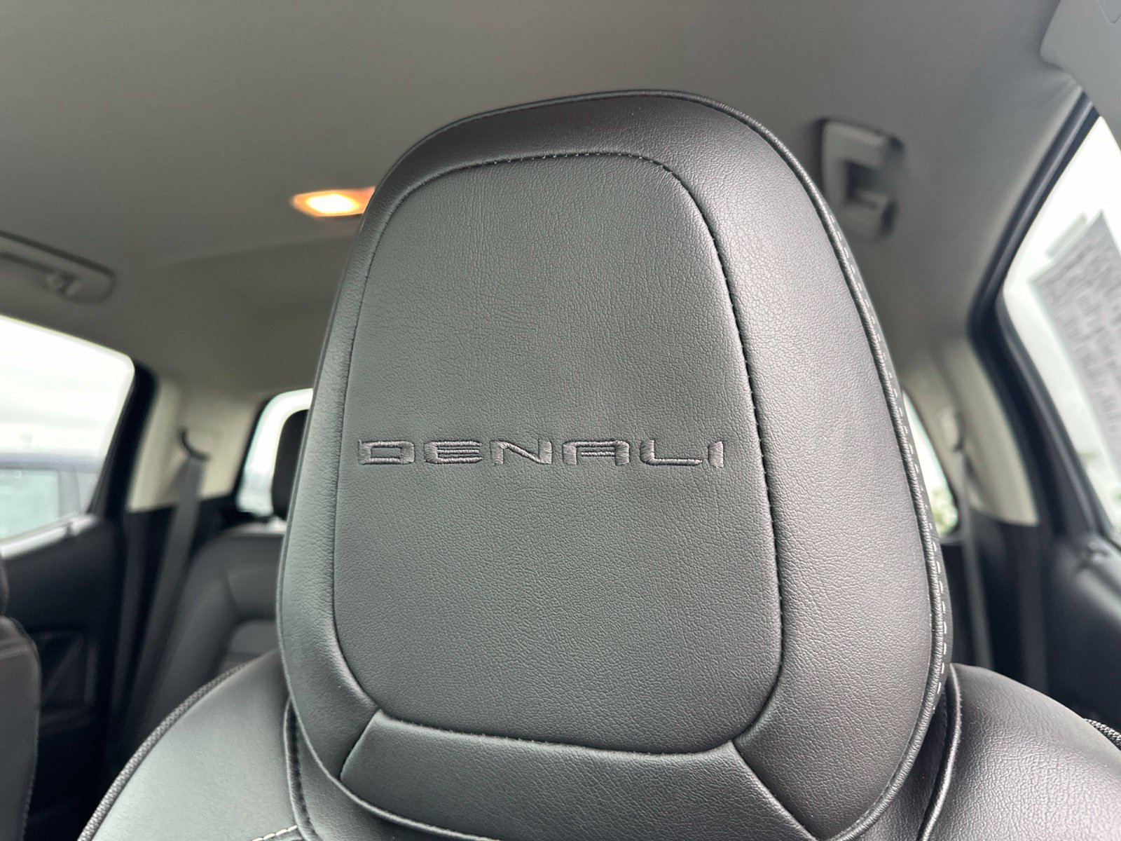 Used 2022 GMC Canyon Denali AWD/4WD image 16