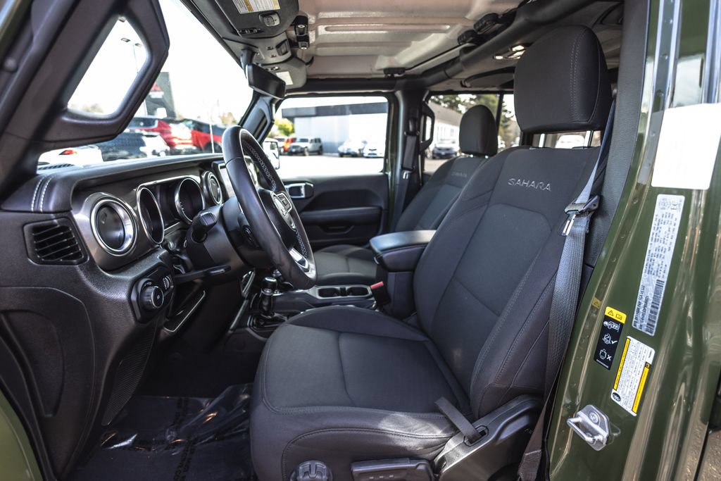 Used 2023 Jeep Wrangler Unlimited Sahara AWD/4WD image 19
