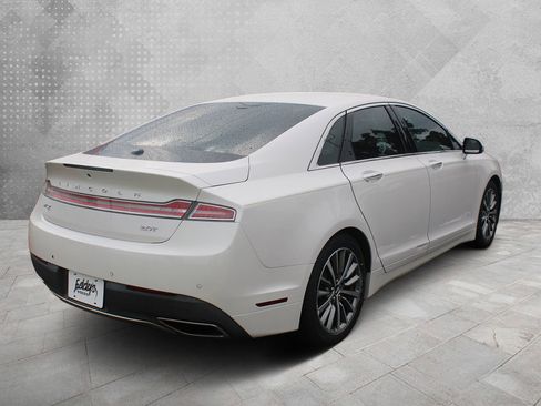Used 2020 Lincoln MKZ image 4