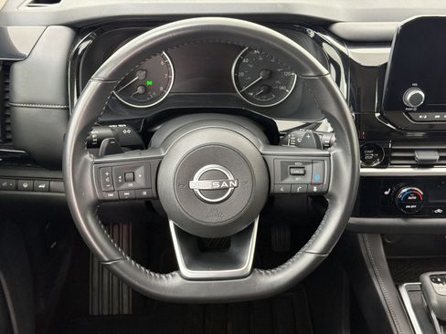 Used 2025 Nissan Pathfinder SV FWD image 11