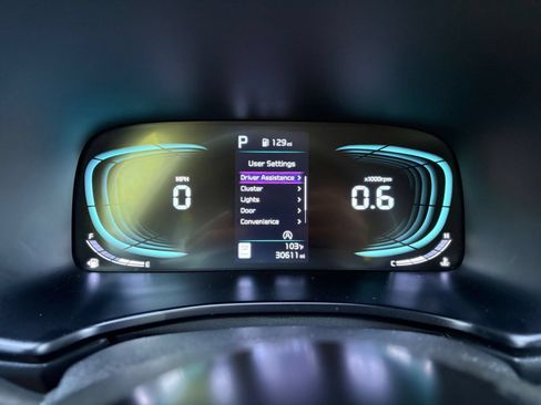 Used 2025 Kia Soul LX w/ LX Technology Package FWD image 33