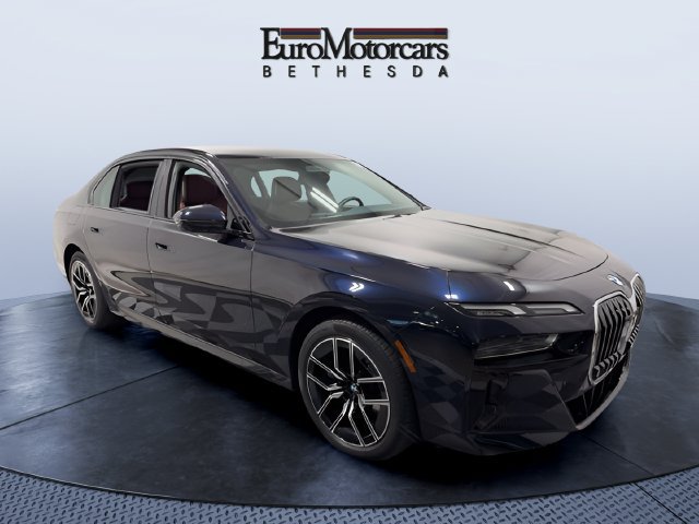 Used 2023 BMW 760i xDrive w/ Luxury Rear Seating Package AWD/4WD image 7