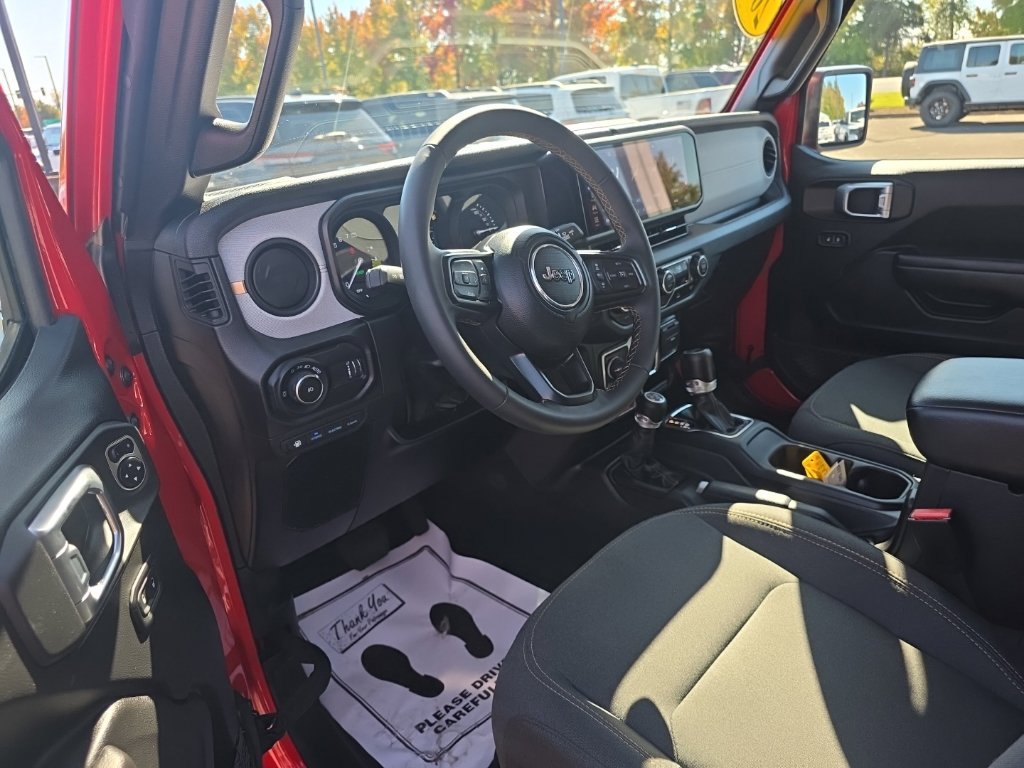 Used 2024 Jeep Wrangler Unlimited AWD/4WD image 13