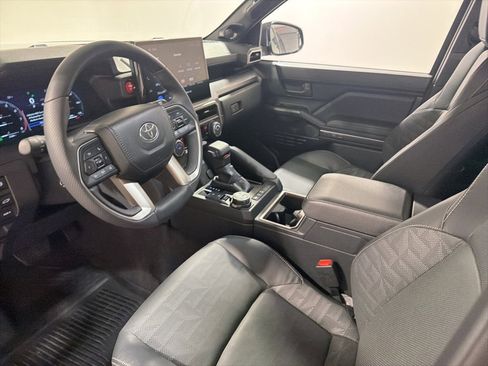 Used 2025 Toyota 4Runner TRD Off-Road Premium image 10