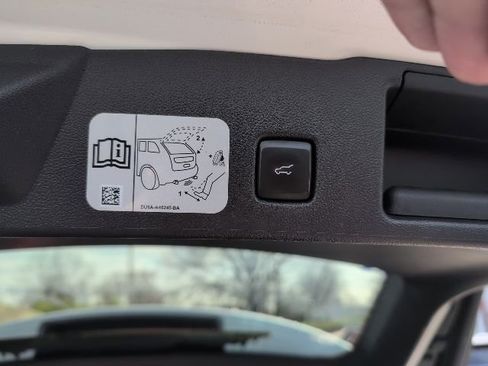 Used 2020 Ford Escape Titanium image 18