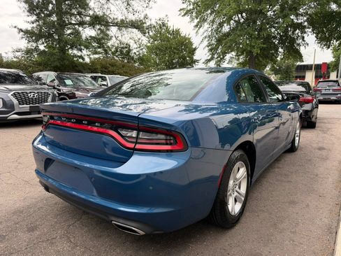 Used 2021 Dodge Charger SXT w/ Leather Interior Group RWD image 5