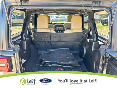 Used 2018 Jeep Wrangler Unlimited Sahara image 25