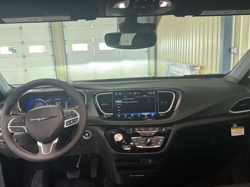 New 2026 Chrysler Pacifica Select FWD image 29