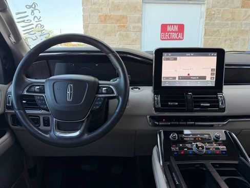 Used 2021 Lincoln Navigator L Reserve w/ Luxury Package RWD image 5