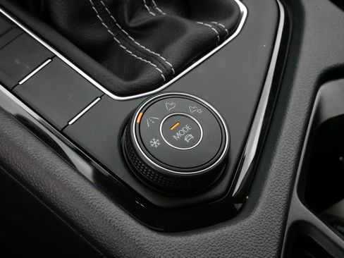 Certified 2024 Volkswagen Taos SEL image 28