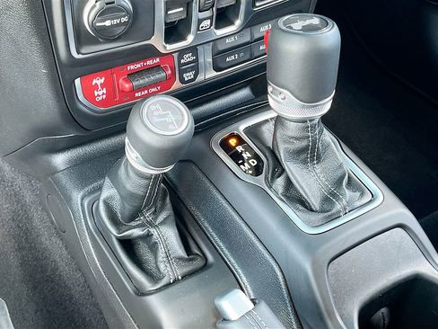 Used 2025 Jeep Wrangler Unlimited Rubicon w/ Safety Group image 16