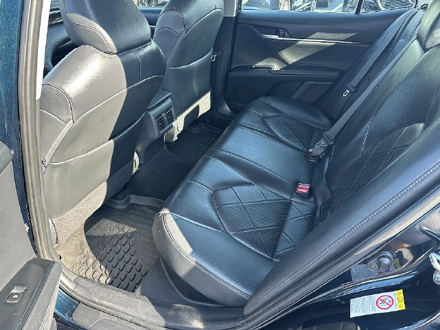 Used 2018 Toyota Camry XLE FWD image 16