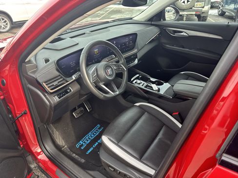 Certified 2025 Buick Envision Sport Touring image 10