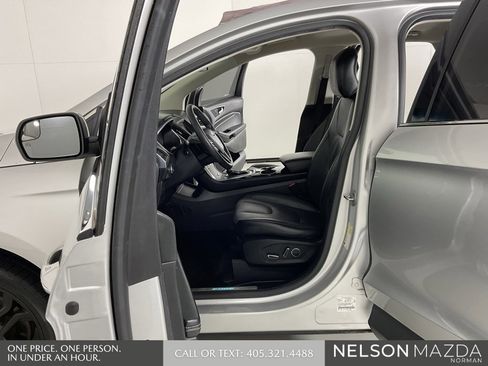 Used 2018 Ford Edge Titanium image 11