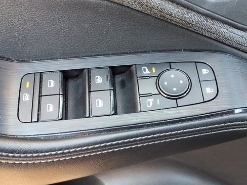 Used 2023 Nissan Rogue SV image 5