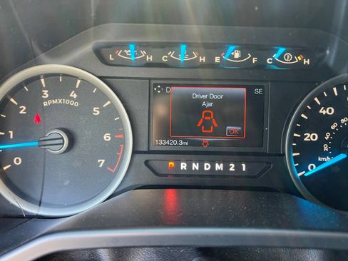 Used 2017 Ford F150 XLT w/ Equipment Group 302A Luxury AWD/4WD image 4