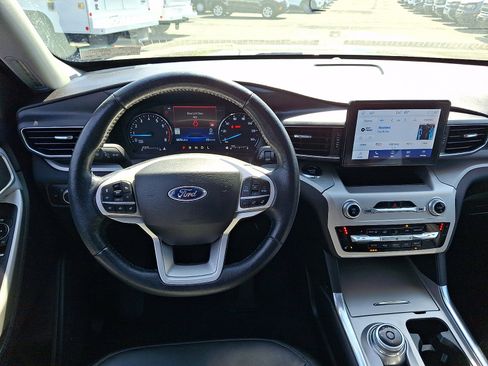 Used 2022 Ford Explorer XLT w/ Equipment Group 202A AWD/4WD image 13