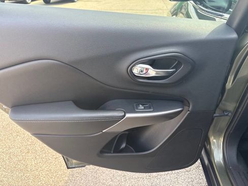 Used 2019 Jeep Cherokee Latitude Plus image 26